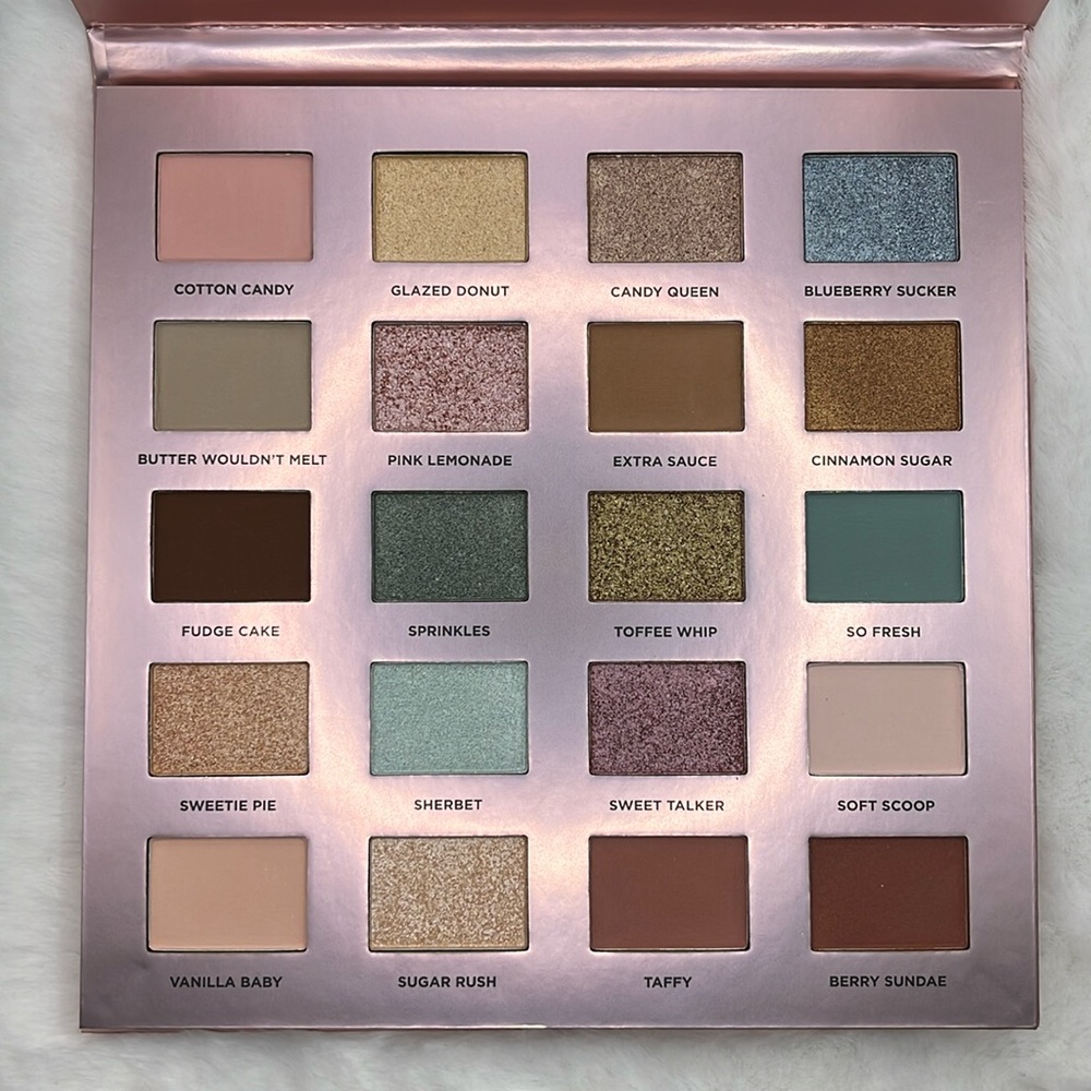 Iconic London Treat Yourself Eyeshadow Palette - 20 Pan Palette